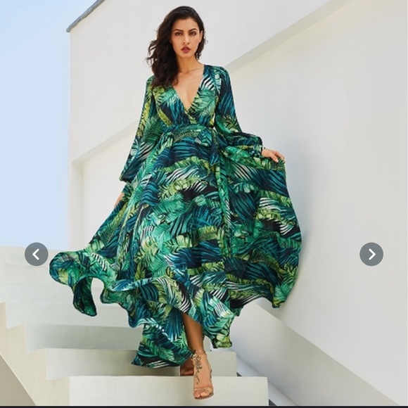 Dresses & Skirts - Floral maxi dress w/belt